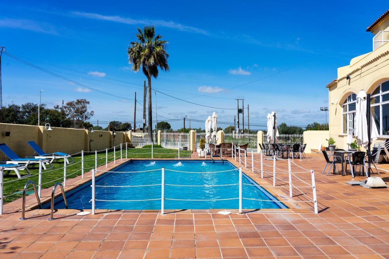 Hotel Los Barruecos By Croma Malpartida de Cáceres Exteriör bild