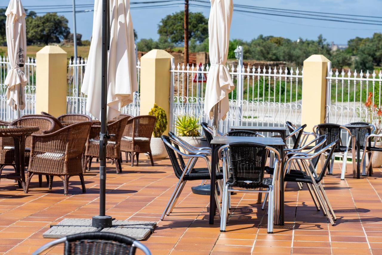 Hotel Los Barruecos By Croma Malpartida de Cáceres Exteriör bild