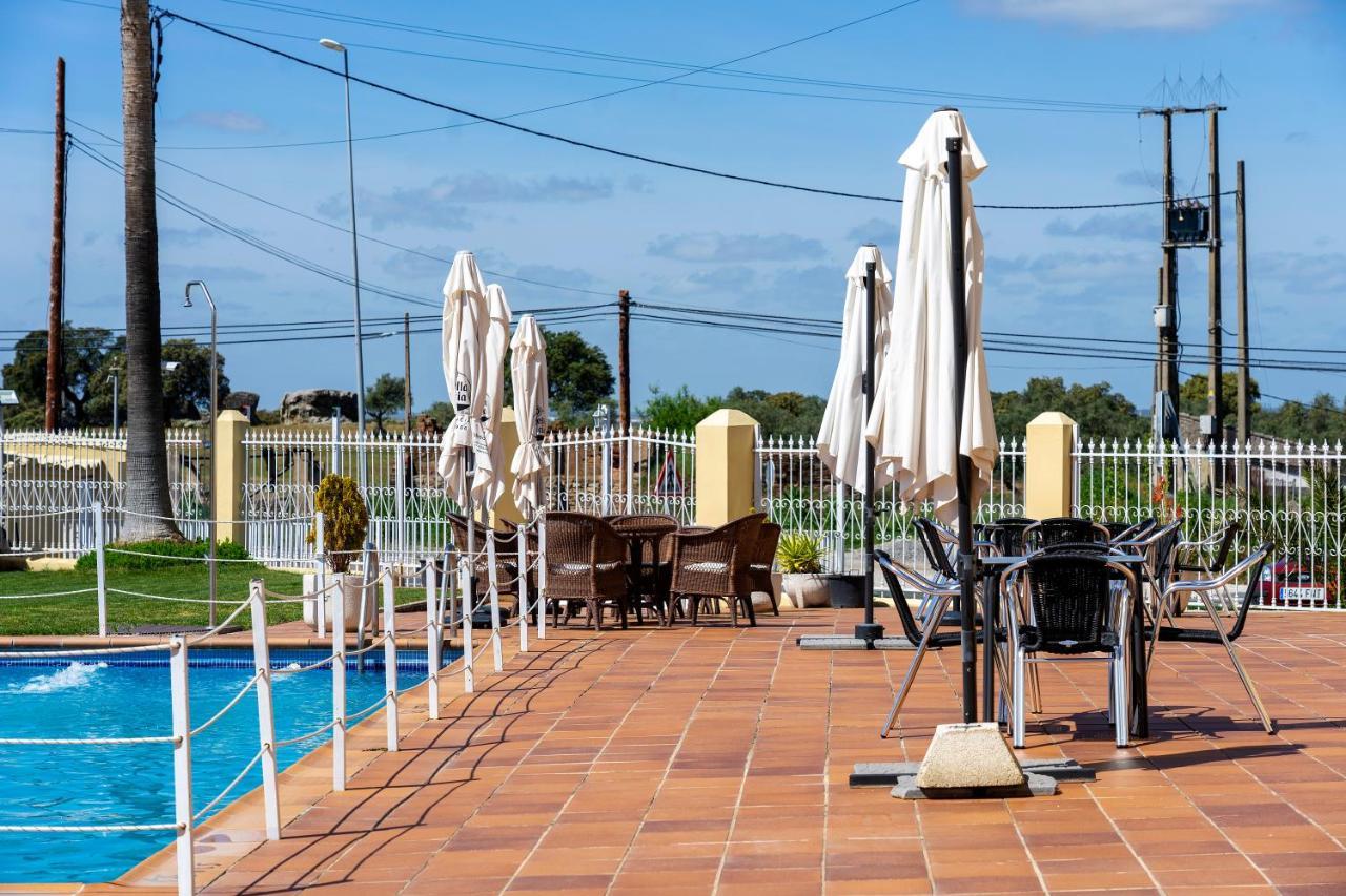 Hotel Los Barruecos By Croma Malpartida de Cáceres Exteriör bild