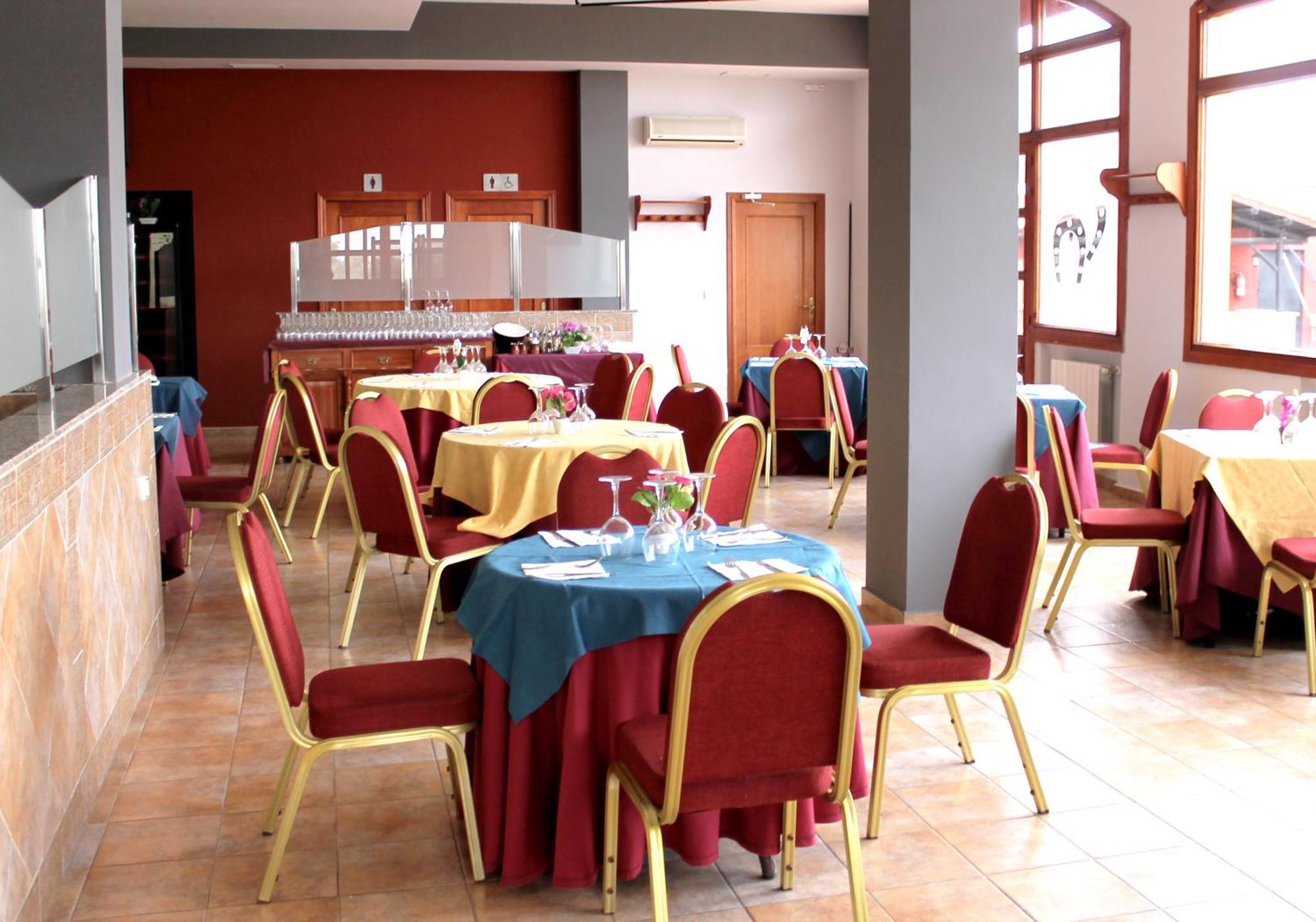 Hotel Los Barruecos By Croma Malpartida de Cáceres Exteriör bild